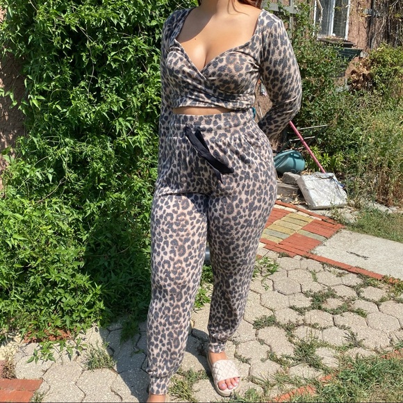 VS leopard lounge set - Picture 3 of 5